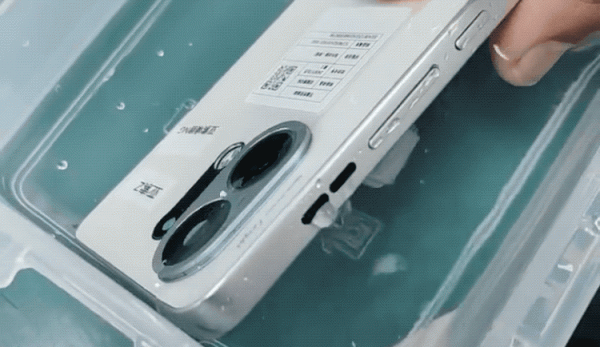 金来源配资 号称满级防水的OPPO K13 Turbo视频曝光：风扇在水下吹泡泡